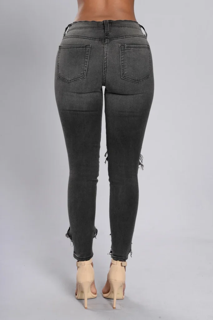 9 Mistakes When Choosing Jeans That Ruin Any Outfit