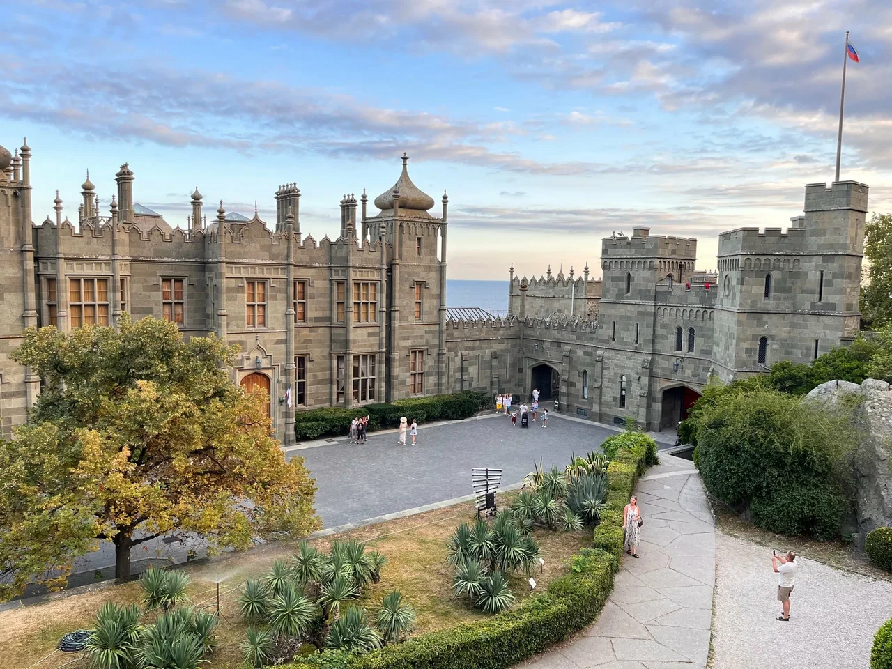 Воронцовский дворец в Алупке: Восточная сказка у горы